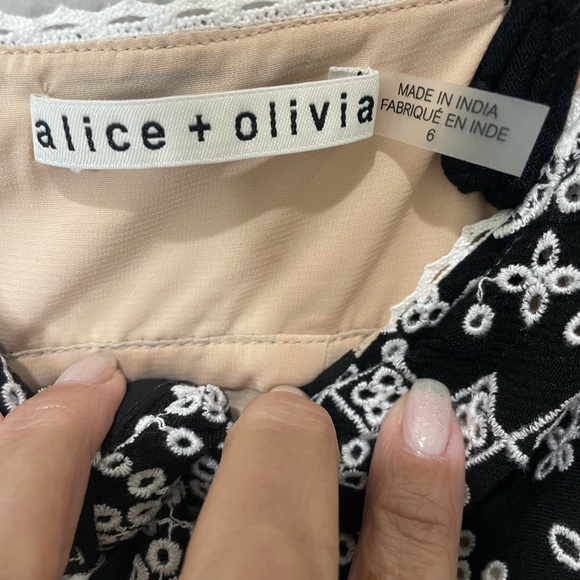 Alice & Olivia Roe Embroidered Fit Flare Mini Dress Tie Front Detail SZ 6 EUC - Picture 3 of 11